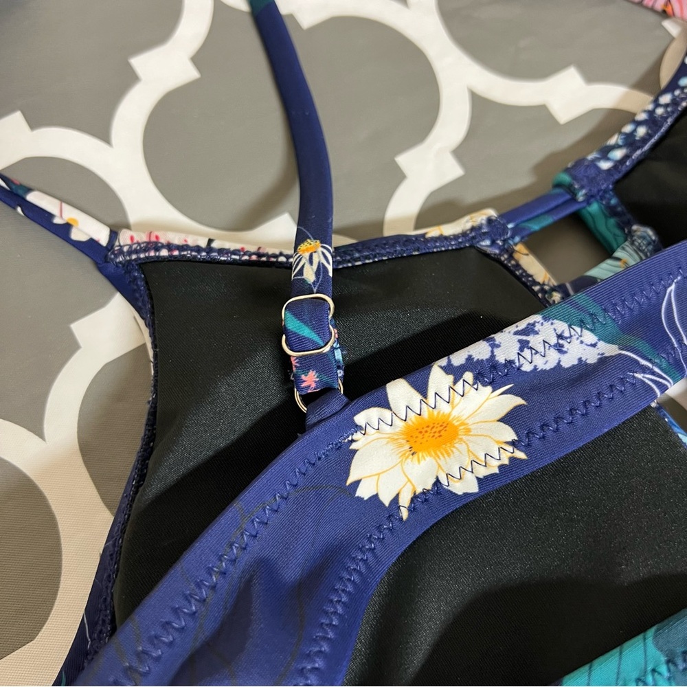 Cupshe Bikini Bathingsuit Womens XL Blue Floral Swimsuit Cutout Two Piece - Picture 10 of 15